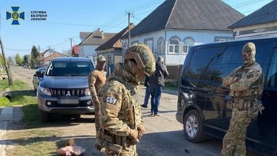 На Закарпатті затримали групу через підозру у розбої та вимаганні грошей