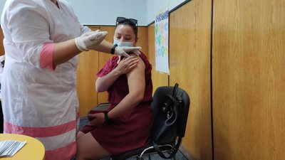 У Черкасах вдруге вакцинували працівників пошти У Черкасах вдруге вакцинували працівників пошти