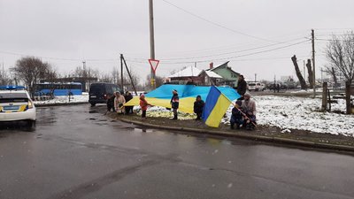 На Прикарпатті зустріли скорботний кортеж з тілами захисників України — братів Бутусіних На Прикарпатті зустріли скорботний кортеж з тілами захисників України — братів Бутусіних
