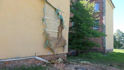 У селищі Шалигине на Сумщині через авіаудар пошкоджені школа та ферма У селищі Шалигине на Сумщині через авіаудар пошкоджені школа та ферма