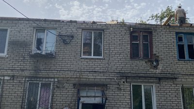 Обстріли зачепили 4 школи, дитячий садок, лікарню та центр надання соцпослуг Обстріли зачепили 4 школи, дитячий садок, лікарню та центр надання соцпослуг