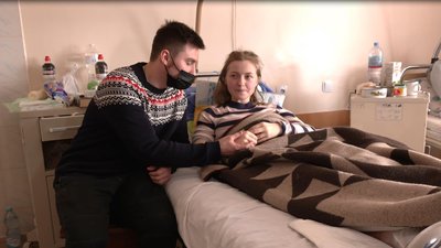 Брила льоду впала на 20-річну львів’янку: дівчина у лікарні Брила льоду впала на 20-річну львів’янку: дівчина у лікарні