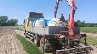 "Так і виживаємо": через дощі у господарстві на Волині лиш почали сіяти гречку "Так і виживаємо": через дощі у господарстві на Волині лиш почали сіяти гречку
