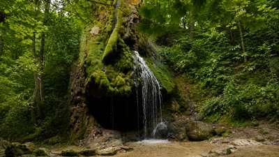 Малієвецький водоспад — мальовничий 18-метровий штучний водоспад у селі Маліївці 