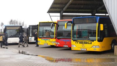 Німецька турфірма передала дев’ять автобусів для перевезення школярів Рівненщини