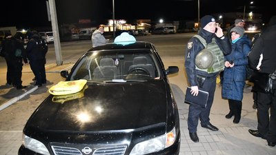 У Сєвєродонецьку чоловік погрожував таксисту пістолетом на зауваження про пиво У Сєвєродонецьку чоловік погрожував таксисту пістолетом на зауваження про пиво