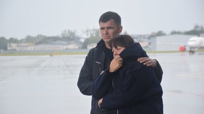 До Львова прибув борт із загиблим у авіакатастрофі Віталієм Вільховим До Львова прибув борт із загиблим у авіакатастрофі Віталієм Вільховим