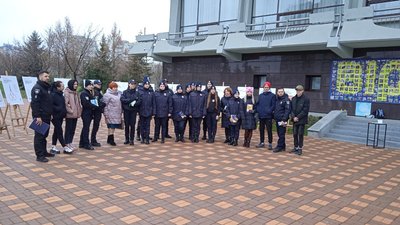 "Річ у тім". У Сумах влаштували виставку, присвячену проблемі домашнього насилля "Річ у тім". У Сумах влаштували виставку, присвячену проблемі домашнього насилля