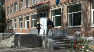 Стрілянина з арбалета у полтавській школі: підозрювана розповіла про мотиви та обставини Стрілянина з арбалета у полтавській школі: підозрювана розповіла про мотиви та обставини