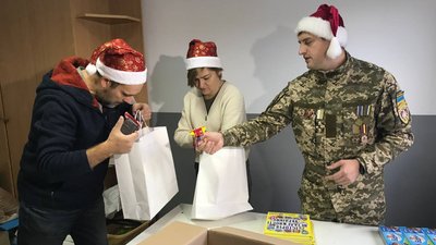 200 дітей з Волині, чиї батьки загинули в зоні АТО/ООС, отримають новорічні подарунки 200 дітей з Волині, чиї батьки загинули в зоні АТО/ООС, отримають новорічні подарунки