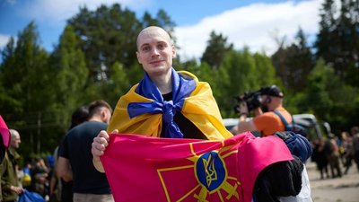 Звільнений оборонець Маріуполя Андрій Кравець