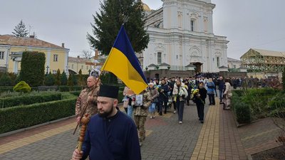 ДНК-експертиза тривала понад рік: у Луцьку попрощалися з 22-річним бійцем Олександром Зарембою ДНК-експертиза тривала понад рік: у Луцьку попрощалися з 22-річним бійцем Олександром Зарембою
