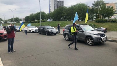 У Києві автопробігом вшановують пам'ять жертв депортації кримських татар У Києві автопробігом вшановують пам'ять жертв депортації кримських татар