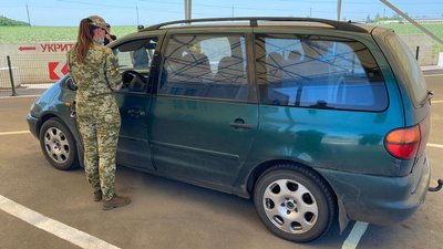 Бойовики продовжують блокувати пропуск людей через лінію розмежування Бойовики продовжують блокувати пропуск людей через лінію розмежування