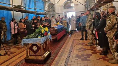 У Луцьку попрощалися з загиблим військовослужбовцем Юрієм Сапожником У Луцьку попрощалися з загиблим військовослужбовцем Юрієм Сапожником
