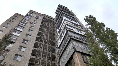 У Херсоні з багатоповерхівки вистрибнув 19-річний хлопець і помер