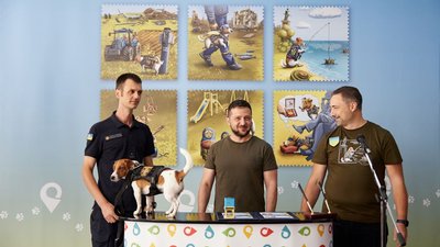 Володимир Зеленський і пес Патрон сіли за парти в школі Ірпеня на Київщині Володимир Зеленський і пес Патрон сіли за парти в школі Ірпеня на Київщині