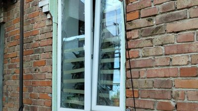 розбите вікно, Нікопольщина, обстріли