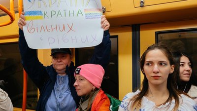 Uchasnyky KharkivPride-2022 u vagomi metro Uchasnyky KharkivPride-2022 u vagomi metro