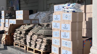 Зі Львівщини на схід повезли 10 пікапів та тисячу бронежилетів Зі Львівщини на схід повезли 10 пікапів та тисячу бронежилетів
