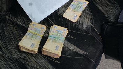На Прикарпатті впіймали чоловіка, який збував зброю