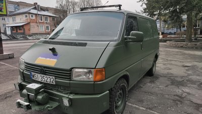 Дефібрилятор та апарат штучної вентиляції легень: з Польщі передали евакуаційне авто для волинської бригади Дефібрилятор та апарат штучної вентиляції легень: з Польщі передали евакуаційне авто для волинської бригади