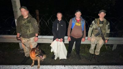 На Закарпатті біля кордону затримали двох чоловіків, які намагалися потрапити до Румунії