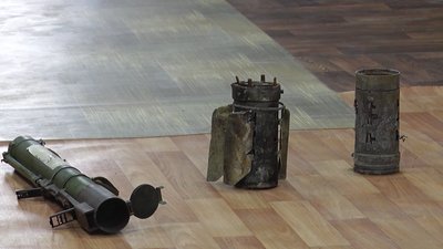 Пошкоджений "Градом" музей. На Луганщині облаштовують експозицію присвячену бойовим діям на Донбасі Пошкоджений "Градом" музей. На Луганщині облаштовують експозицію присвячену бойовим діям на Донбасі