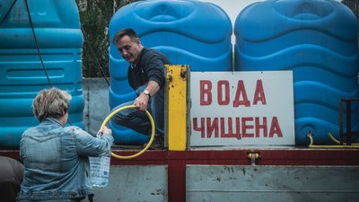 У Миколаєві трамвай та тролейбус розвозять очищену воду. Де зупиняються У Миколаєві трамвай та тролейбус розвозять очищену воду. Де зупиняються