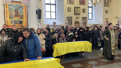 У Свято-Успенському соборі у Полтаві прощалися із воїнами У Свято-Успенському соборі у Полтаві прощалися із воїнами