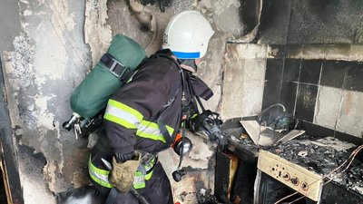 ДСНСники загасили квартирну пожежу в Енергодарі ДСНСники загасили квартирну пожежу в Енергодарі