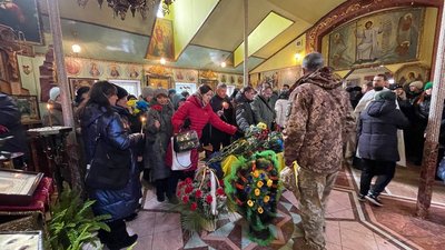 "Він сказав: "Буду до останнього". У Сумах попрощалися з воїном Олександром Коряковим "Він сказав: "Буду до останнього". У Сумах попрощалися з воїном Олександром Коряковим
