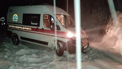 Вінницькі рятувальники ліквідовують наслідки негоди Вінницькі рятувальники ліквідовують наслідки негоди