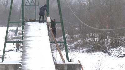 13 років без моста, 3 утопленики і кримінальна справа. Як будують міст у Воскресинцях на Прикарпатті 13 років без моста, 3 утопленики і кримінальна справа. Як будують міст у Воскресинцях на Прикарпатті