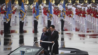 Південна Корея на військовому параді показала сучасні ракети, безпілотники й танки Південна Корея на військовому параді показала сучасні ракети, безпілотники й танки