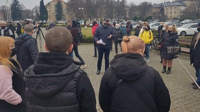 Проти вибіркового карантину: в Ужгороді підприємці вийшли на протест Проти вибіркового карантину: в Ужгороді підприємці вийшли на протест