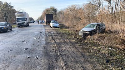 Лобове зіткнення на Рівненщині: п'ятеро травмованих, у водія виявили понад 2 проміле алкоголю Лобове зіткнення на Рівненщині: п'ятеро травмованих, у водія виявили понад 2 проміле алкоголю