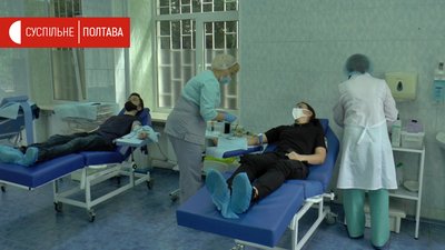 Полтавські патрульні здають кров Полтавські патрульні здають кров