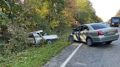 У Чернівецькій області зіткнулися два авто, один з водіїв загинув