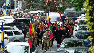 В Ужгороді попрощалися із полеглим на війні Віктором Синьком В Ужгороді попрощалися із полеглим на війні Віктором Синьком