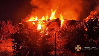 Внаслідок пожежі на дачі у Бердянську загинули двоє людей Внаслідок пожежі на дачі у Бердянську загинули двоє людей