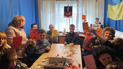 Малювали для захисників: у Черкасах діти з інвалідністю готувались до свята