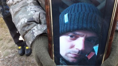 У Сумах провели в останню путь військових Анатолія Дудку та Станіслава Ревуцького, які загинули на Донеччині У Сумах провели в останню путь військових Анатолія Дудку та Станіслава Ревуцького, які загинули на Донеччині