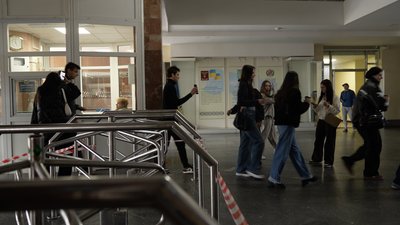 Вчителі математики, фізики та хімії для роботи у школах
