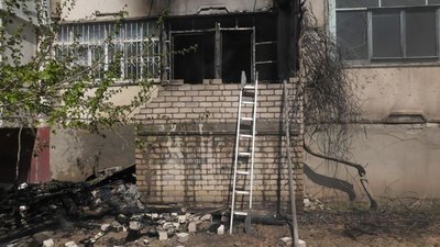 У Херсоні рятувальники ліквідували пожежу на балконі багатоповерхівки У Херсоні рятувальники ліквідували пожежу на балконі багатоповерхівки