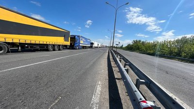 На Закарпатському пункті пропуску "Тиса" запустили електронну чергу На Закарпатському пункті пропуску "Тиса" запустили електронну чергу