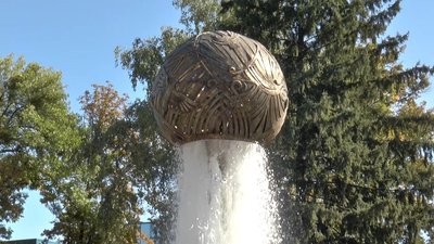 Сфера - центральний елемент нового фонтану Сфера - центральний елемент нового фонтану