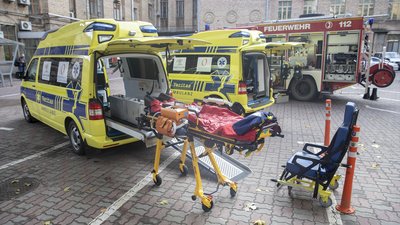 Київ отримав від благодійників пожежне авто та два реанімобілі Київ отримав від благодійників пожежне авто та два реанімобілі
