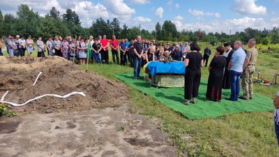 Поблизу Полтави поховали Олександра Цегельника, який обороняв Україну Поблизу Полтави поховали Олександра Цегельника, який обороняв Україну