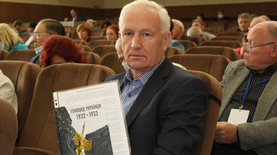"Мене совість заїла". Інтерв'ю з видавцем книги, яка викликала скандал навколо музею Голодомору "Мене совість заїла". Інтерв'ю з видавцем книги, яка викликала скандал навколо музею Голодомору